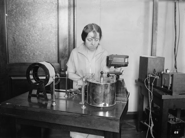 Miss Grace Hazen Bureau of Standards testing radio wave meters 19 May 1925 27052u