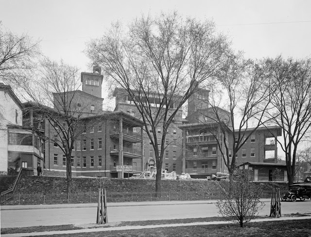 Columbia Hospital c 1916 32030u