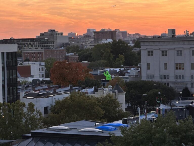 “best neighborhoods (and houses) to visit in DC for halloween